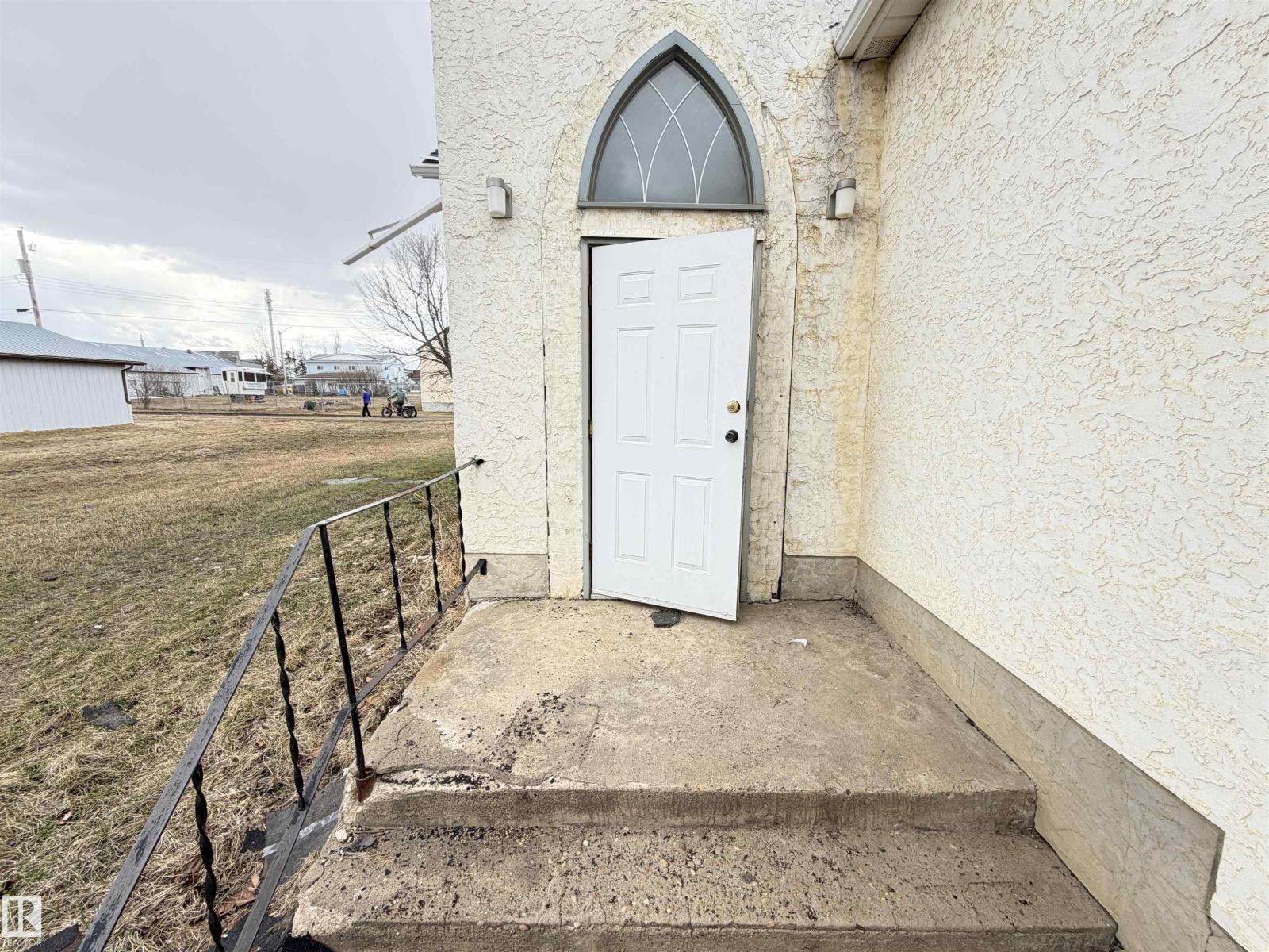 5036 49 St Property Photo 12
