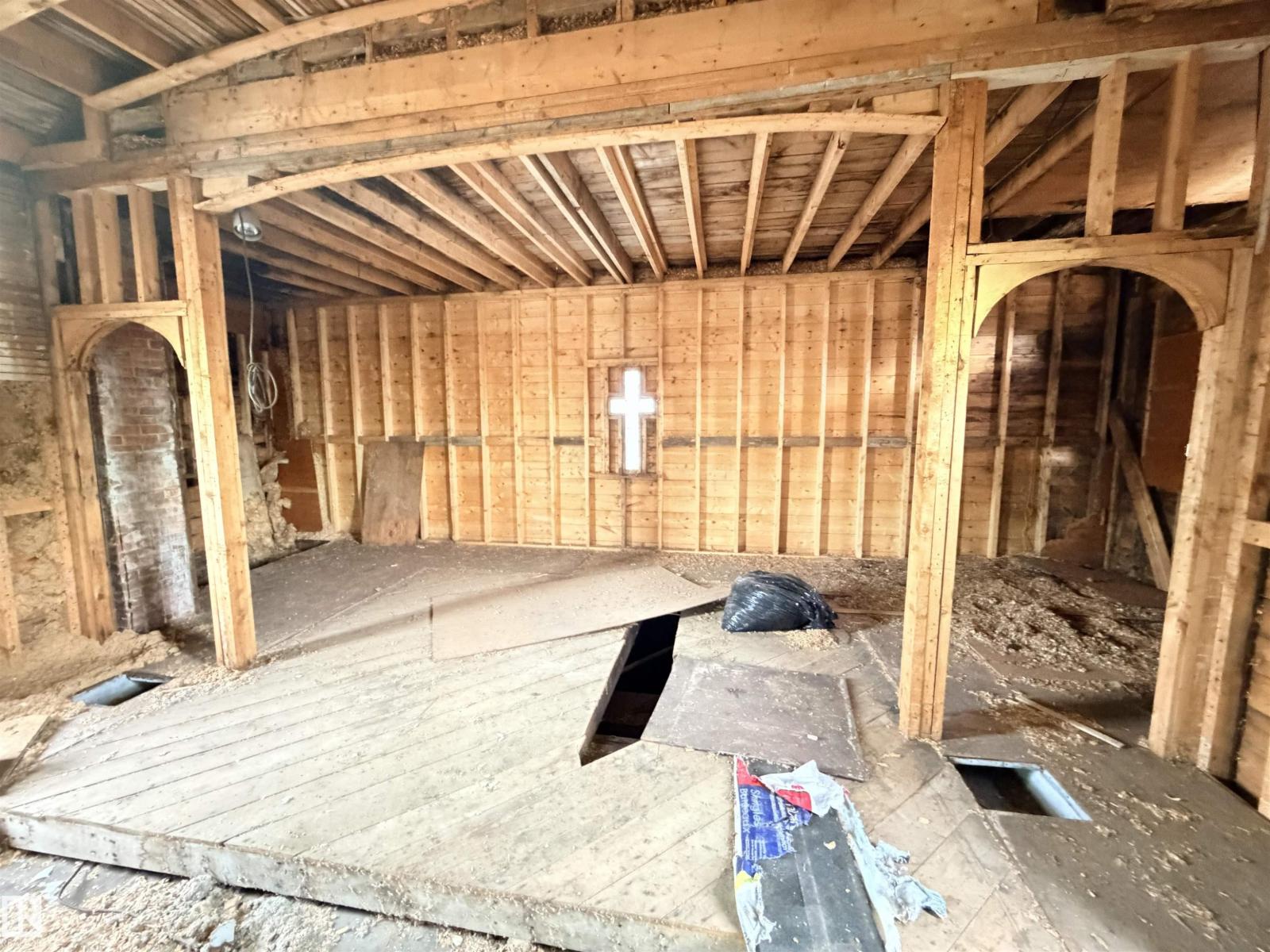 5036 49 St Property Photo 15