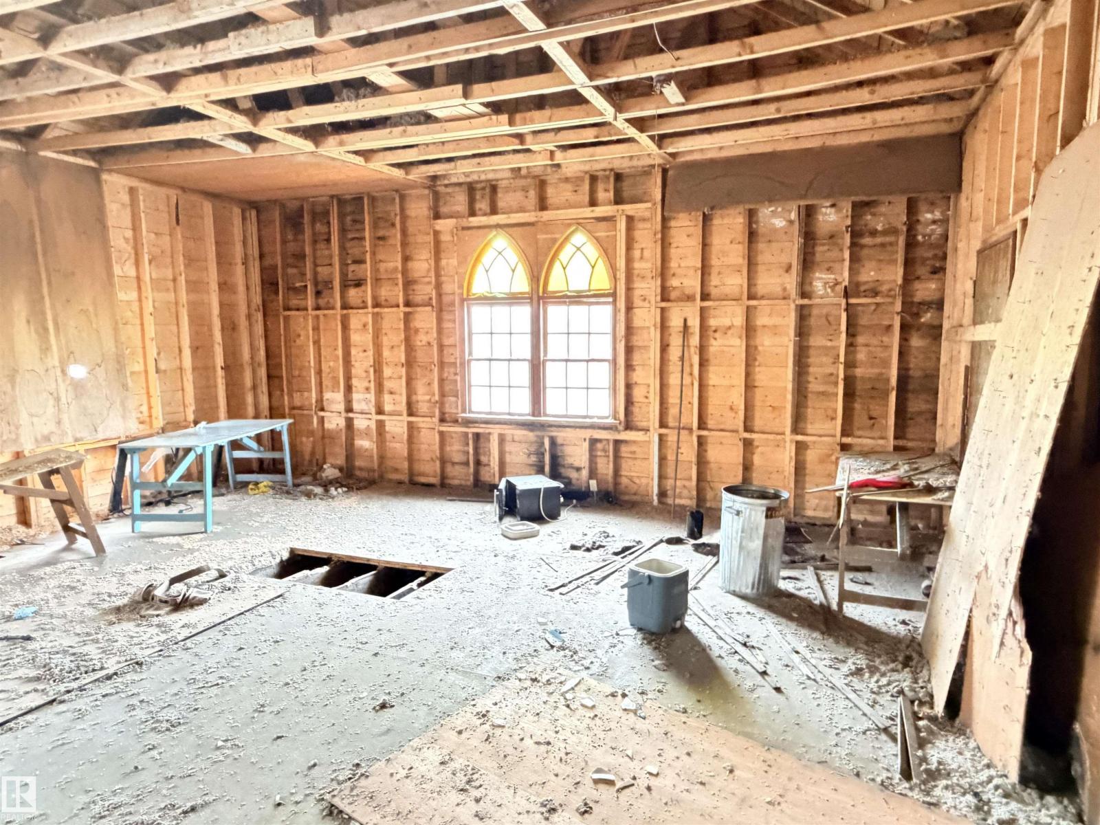 5036 49 St Property Photo 21
