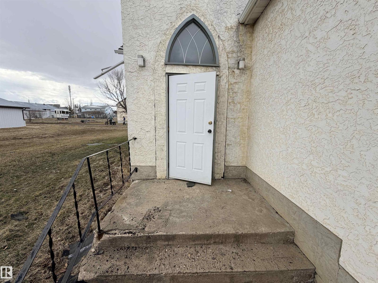 5036 49 St Property Photo 28