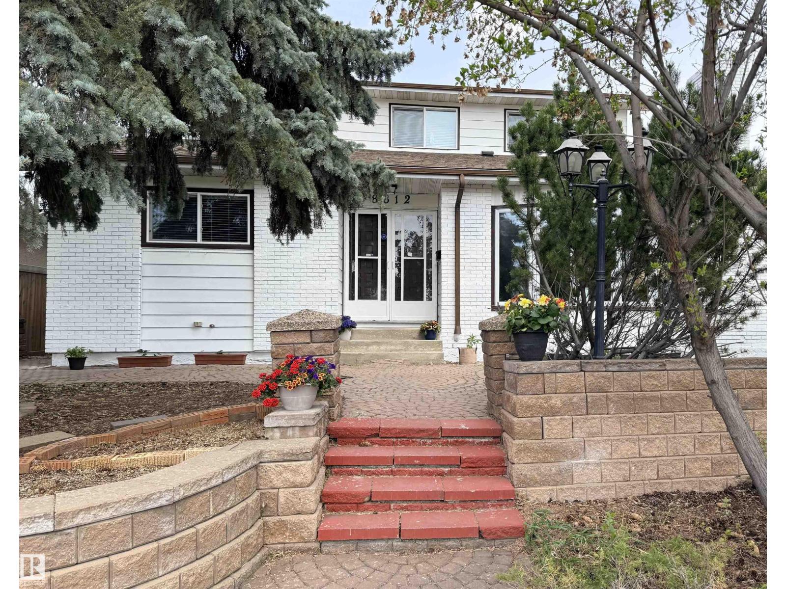 8812 135 AV NW Property Photo 1