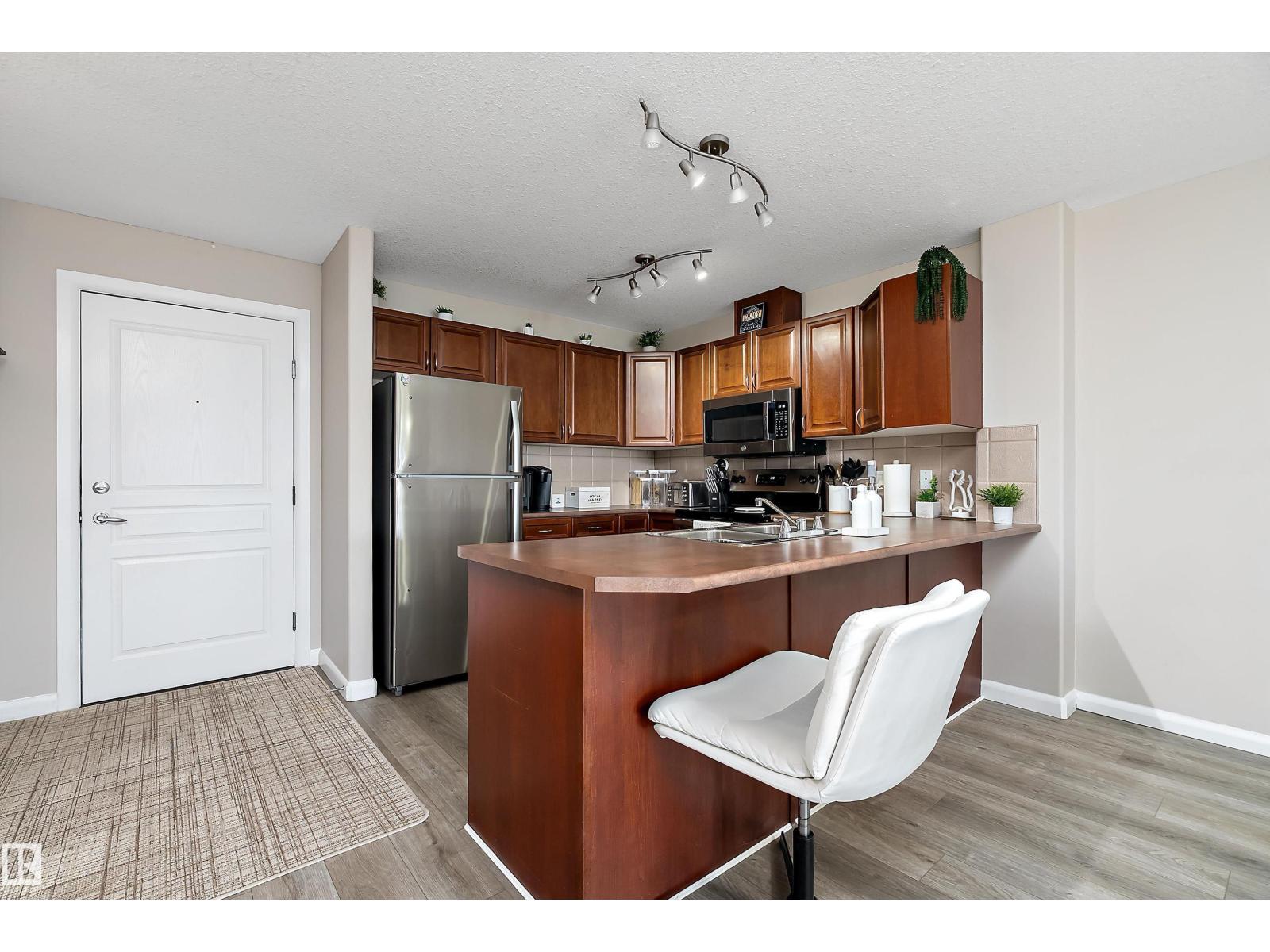 #301 530 Hooke Rd Nw Property Photo 4