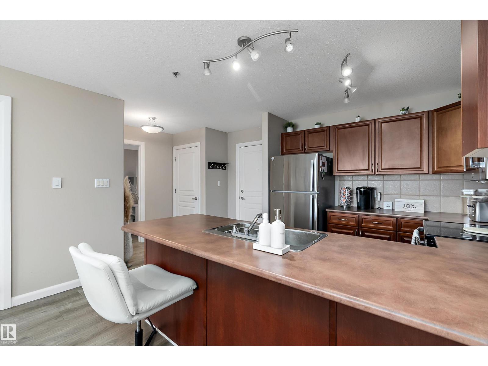 #301 530 Hooke Rd Nw Property Photo 10