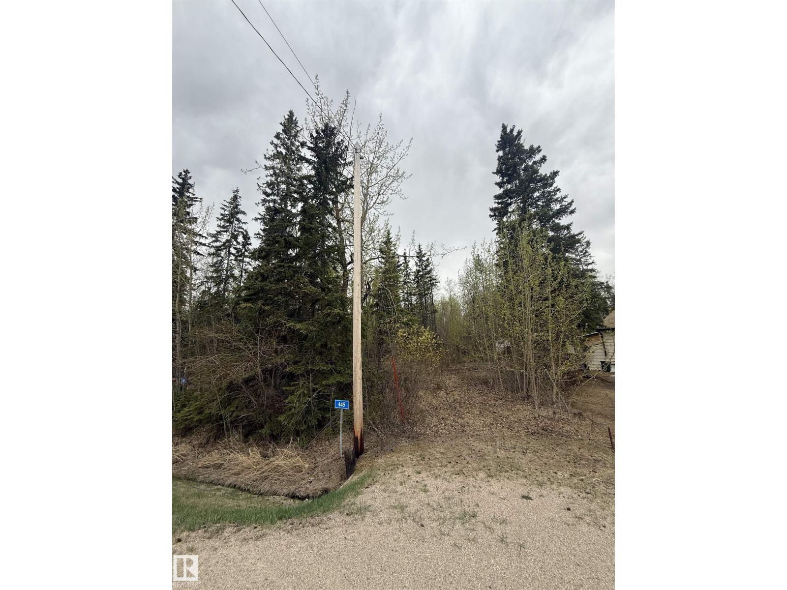 445 Lakeview Dr Property Photo 1