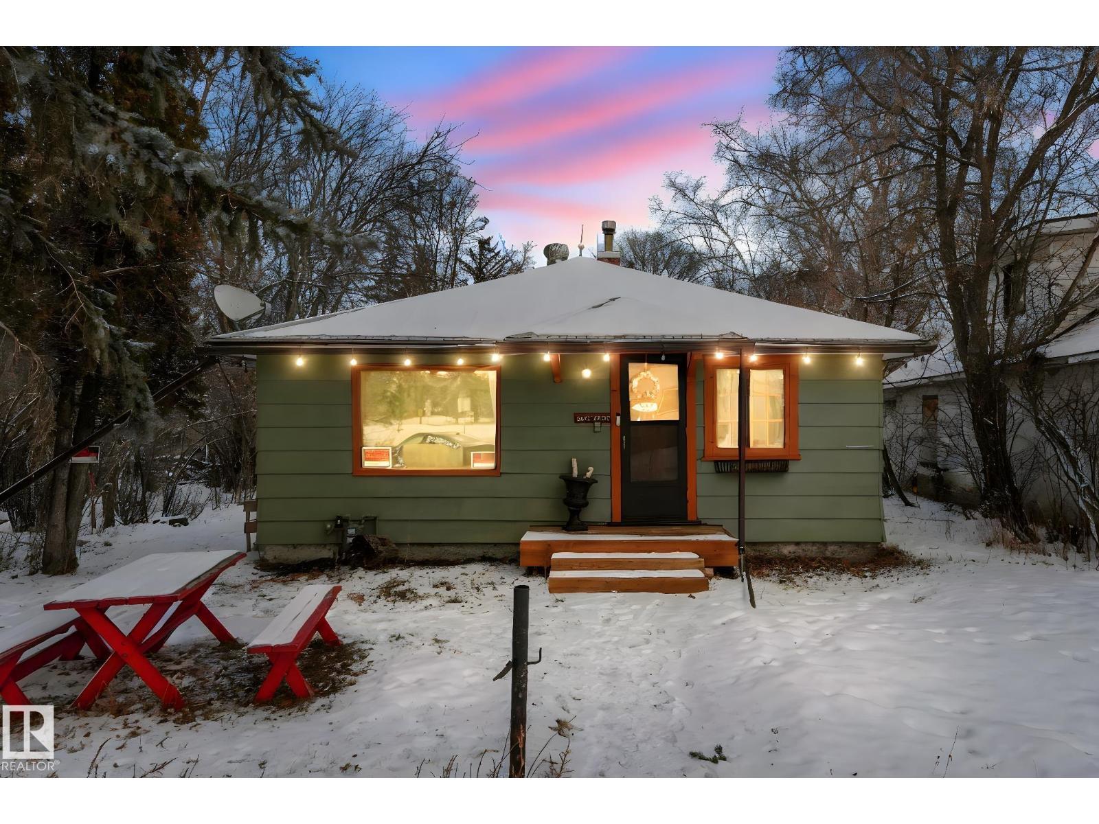 5043 48 ST NW Property Photo 1