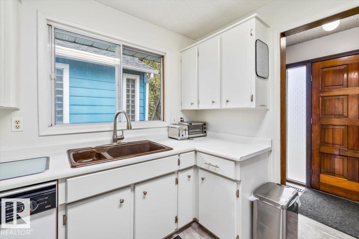 11428 79 Av Nw Property Photo 6