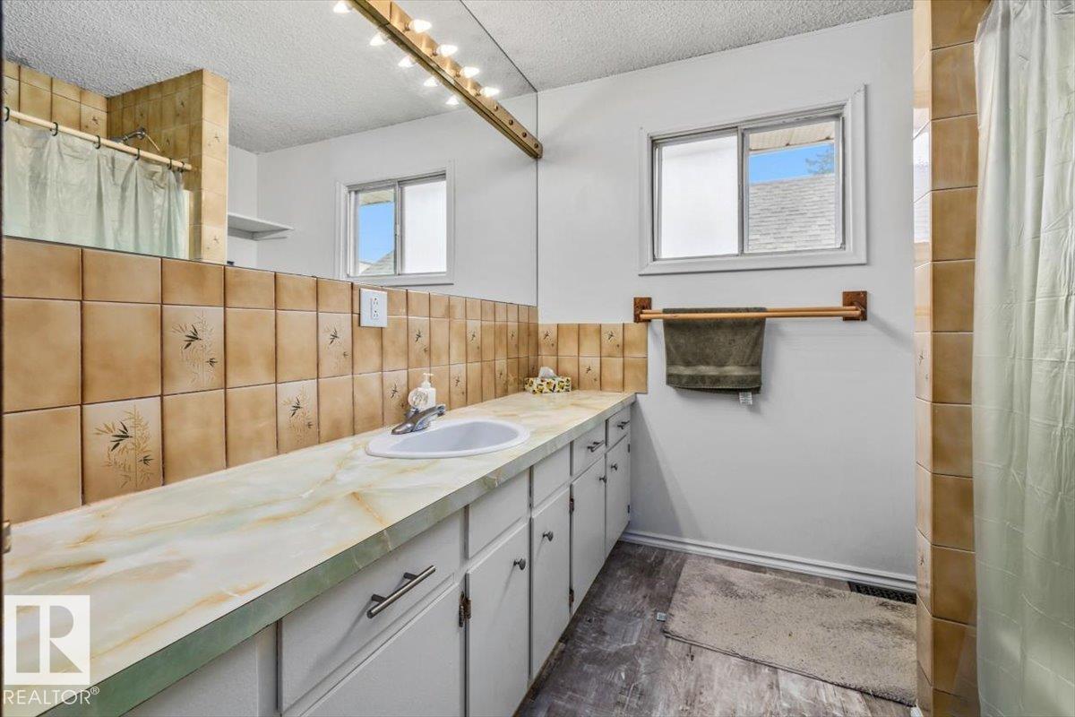 11428 79 Av Nw Property Photo 21