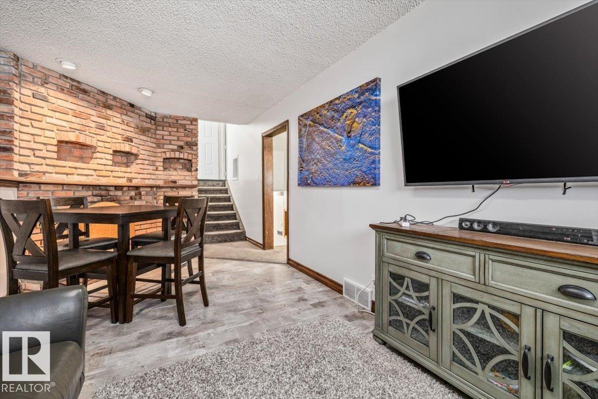 11428 79 Av Nw Property Photo 27