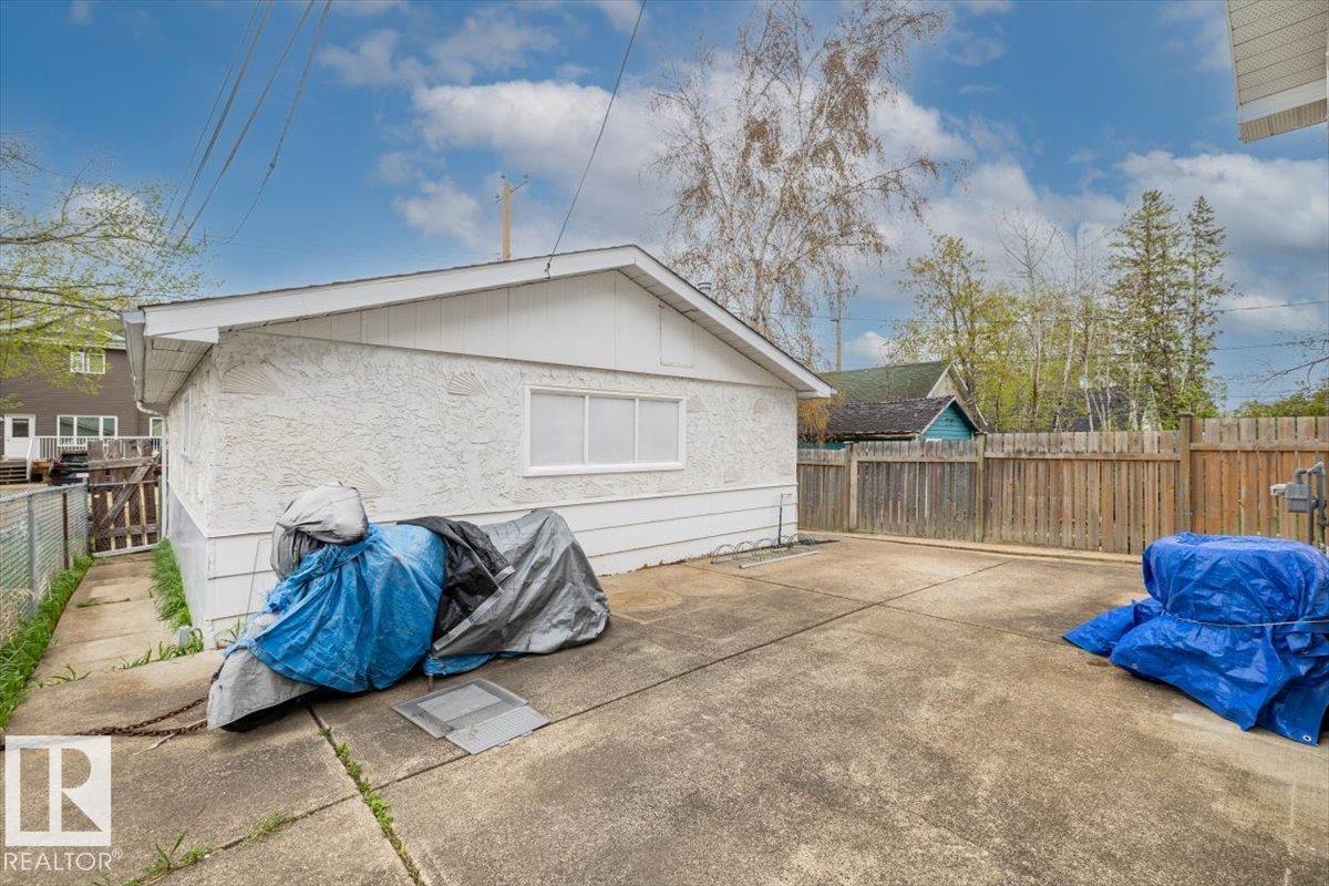 11428 79 Av Nw Property Photo 41
