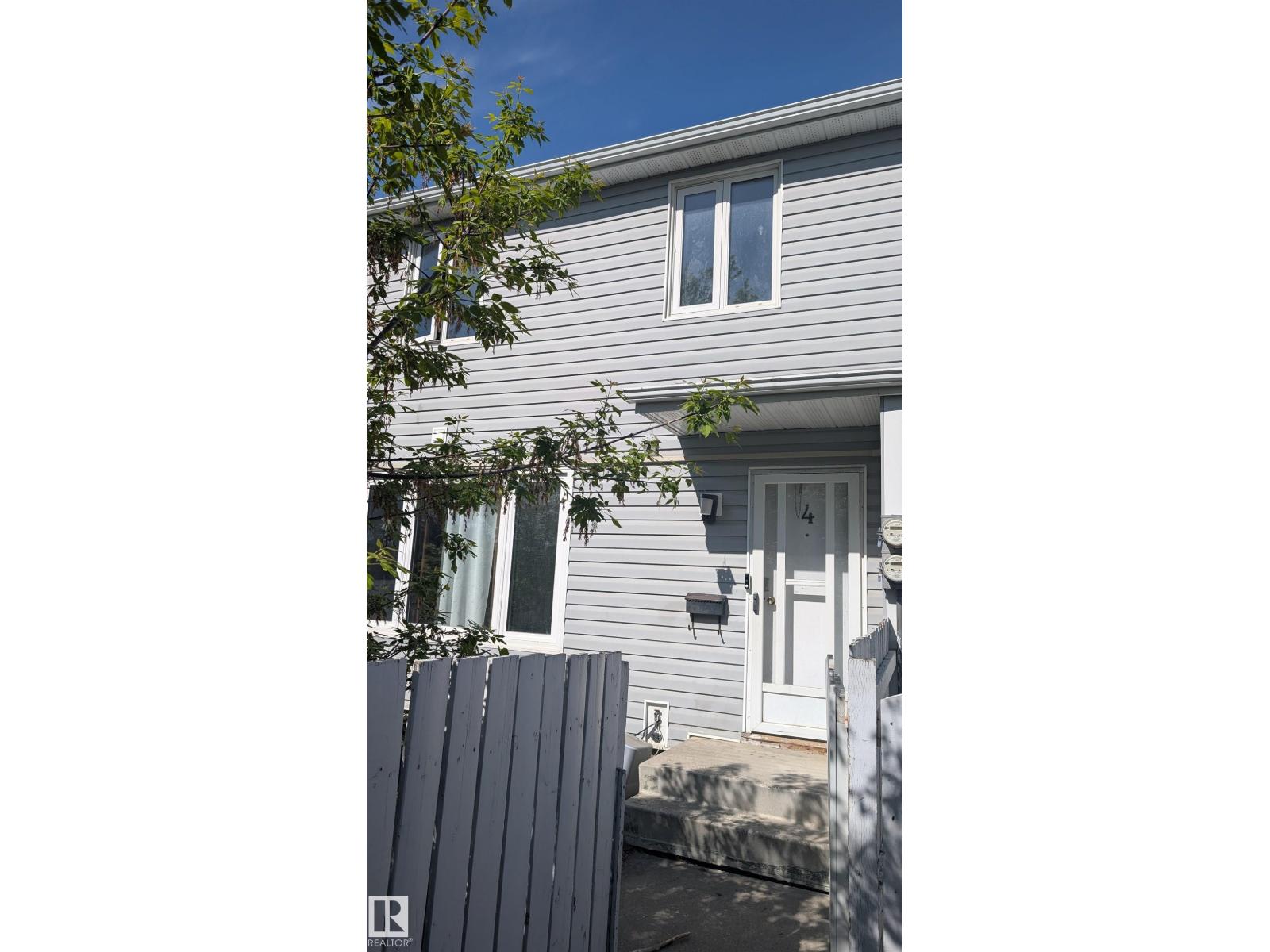 4 AMBERLY CT NW