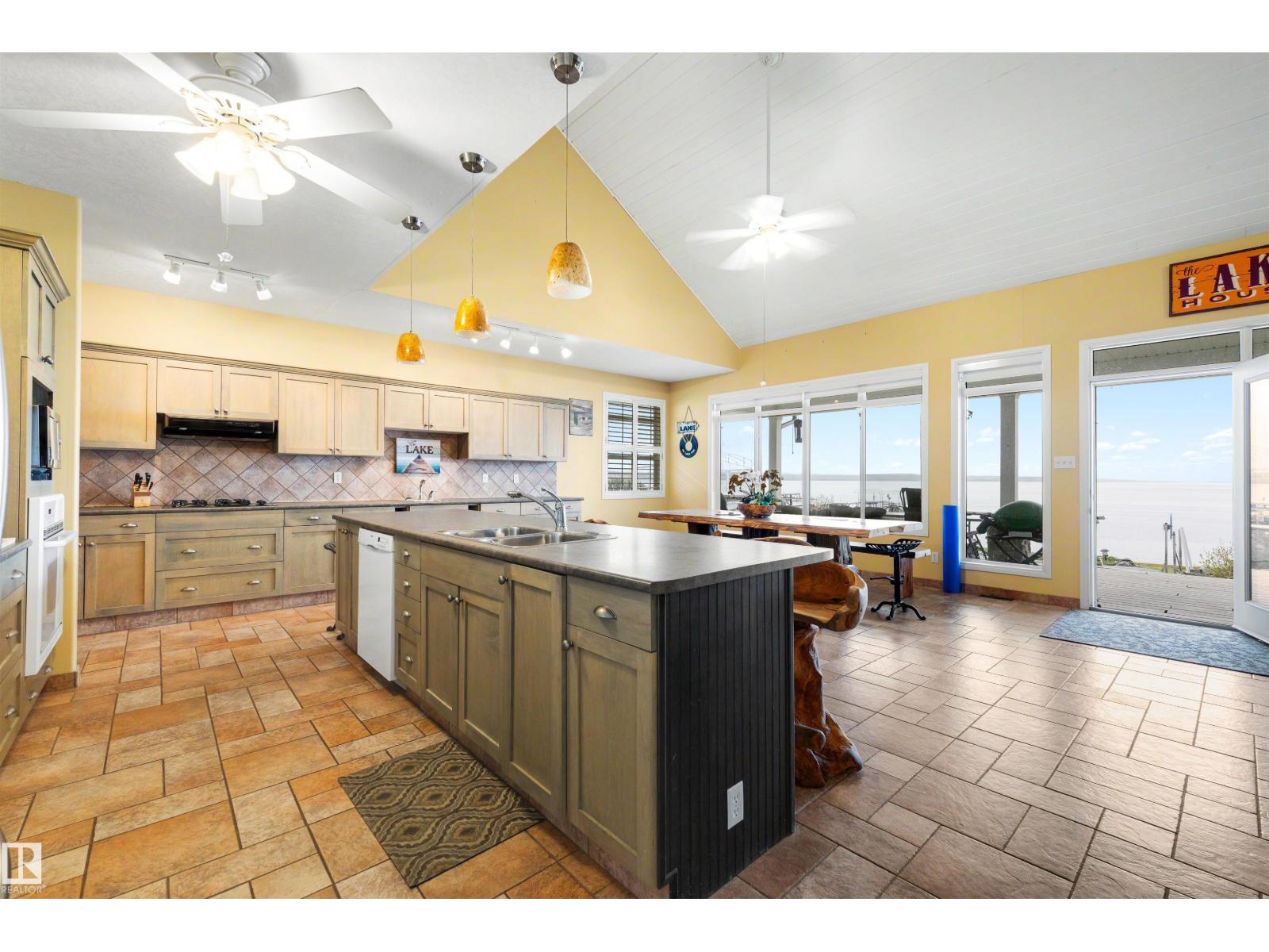 621 1 Av S Property Photo 1