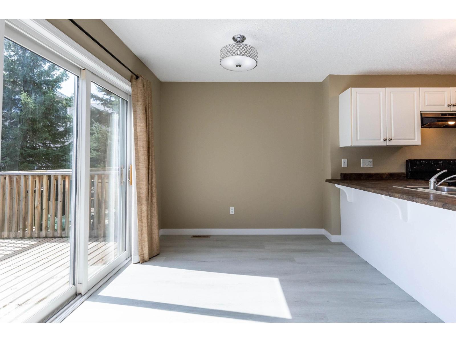 #116 5001 62 St Property Photo 11