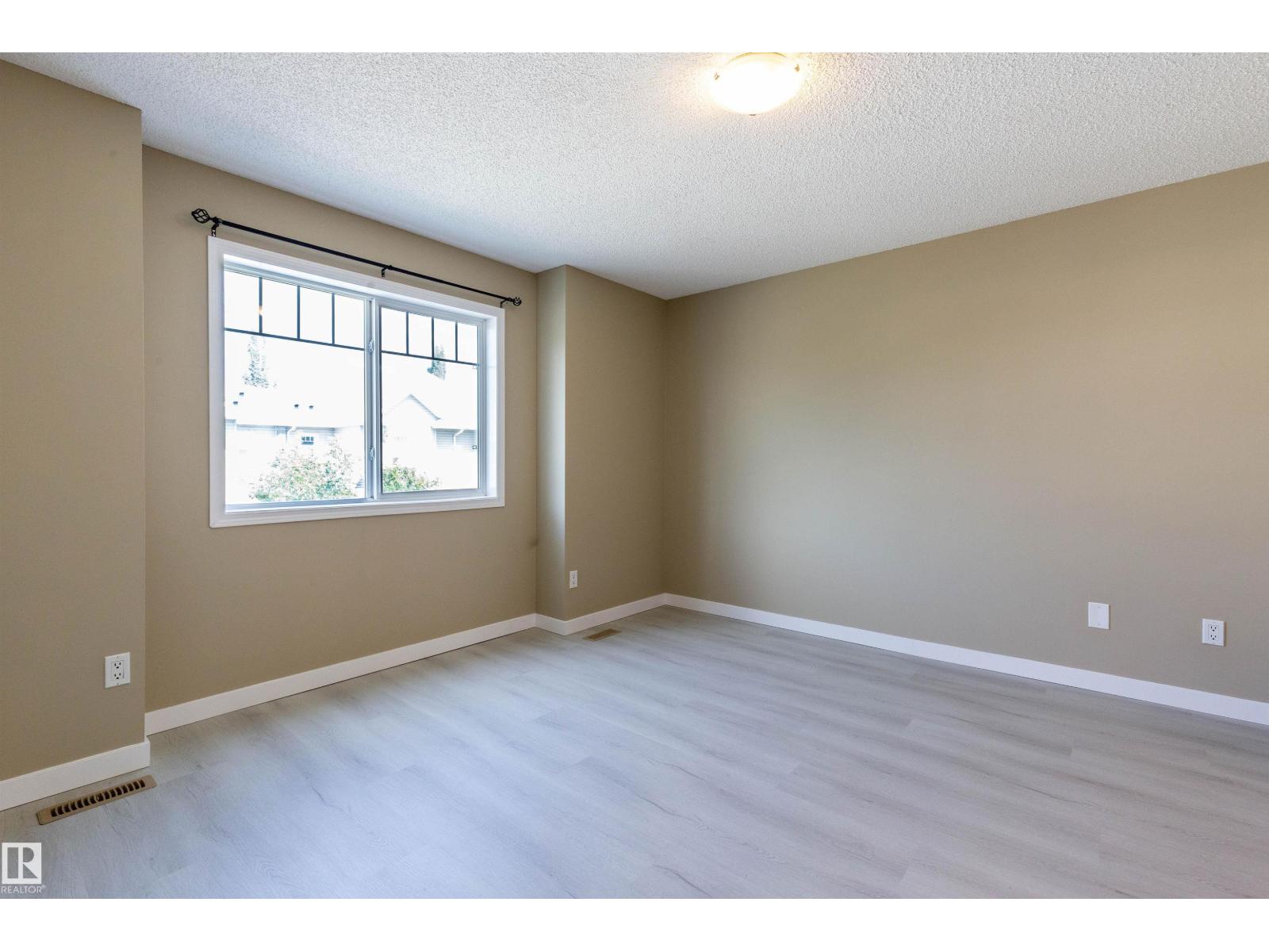 #116 5001 62 St Property Photo 17