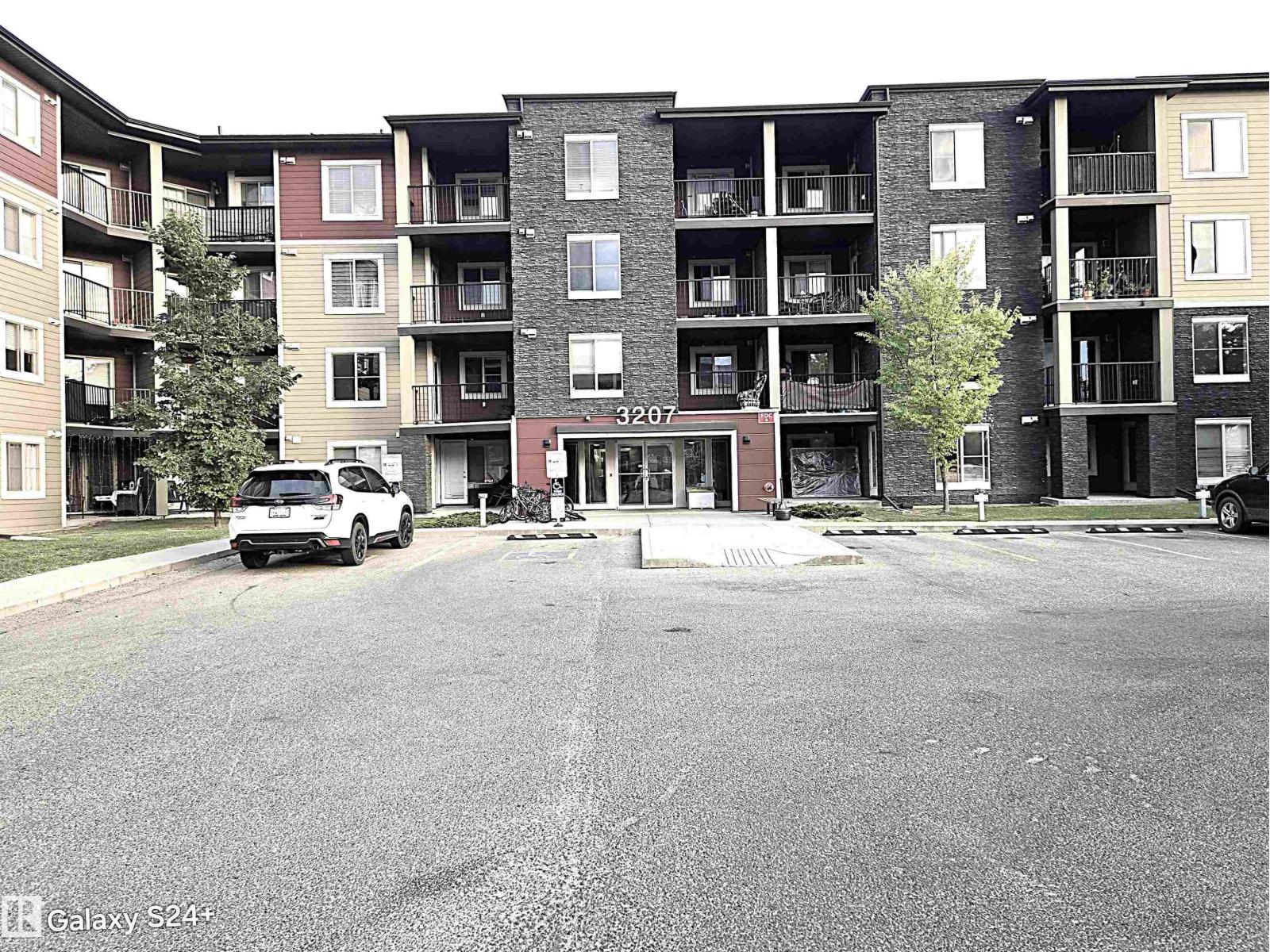 #206 3207 James Mowatt Tr Sw Property Photo 2