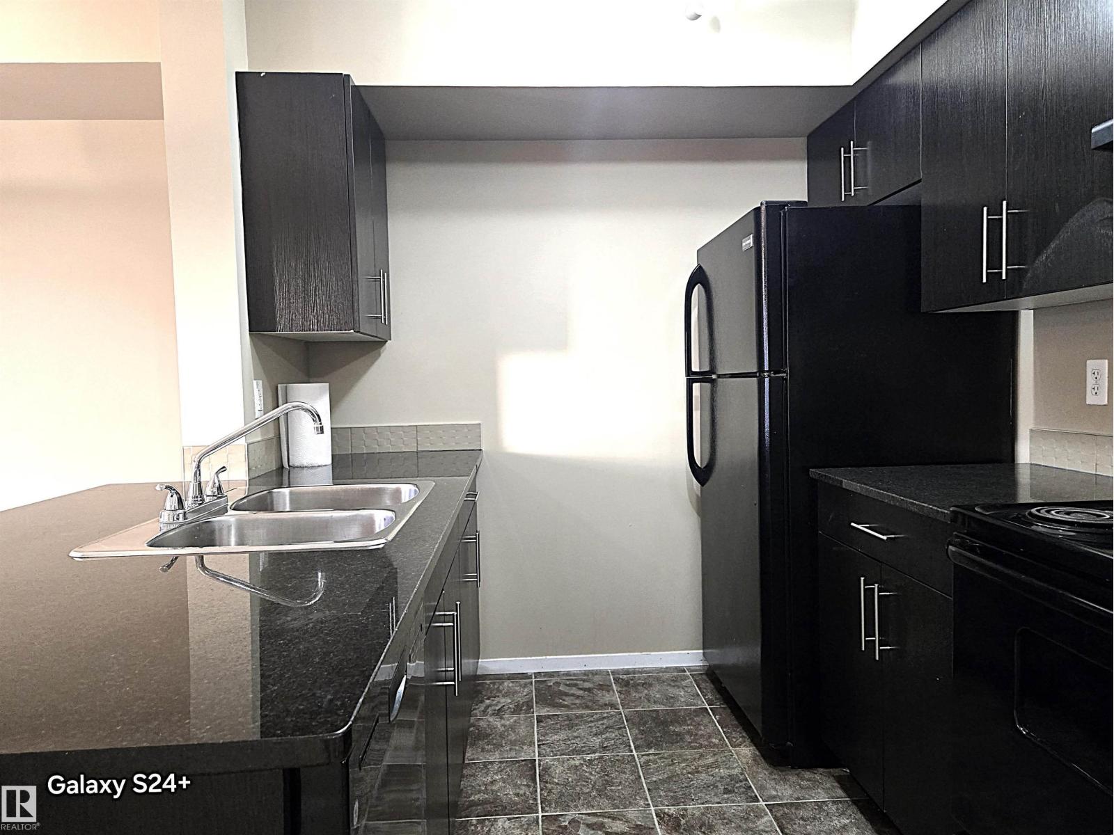 #206 3207 James Mowatt Tr Sw Property Photo 4