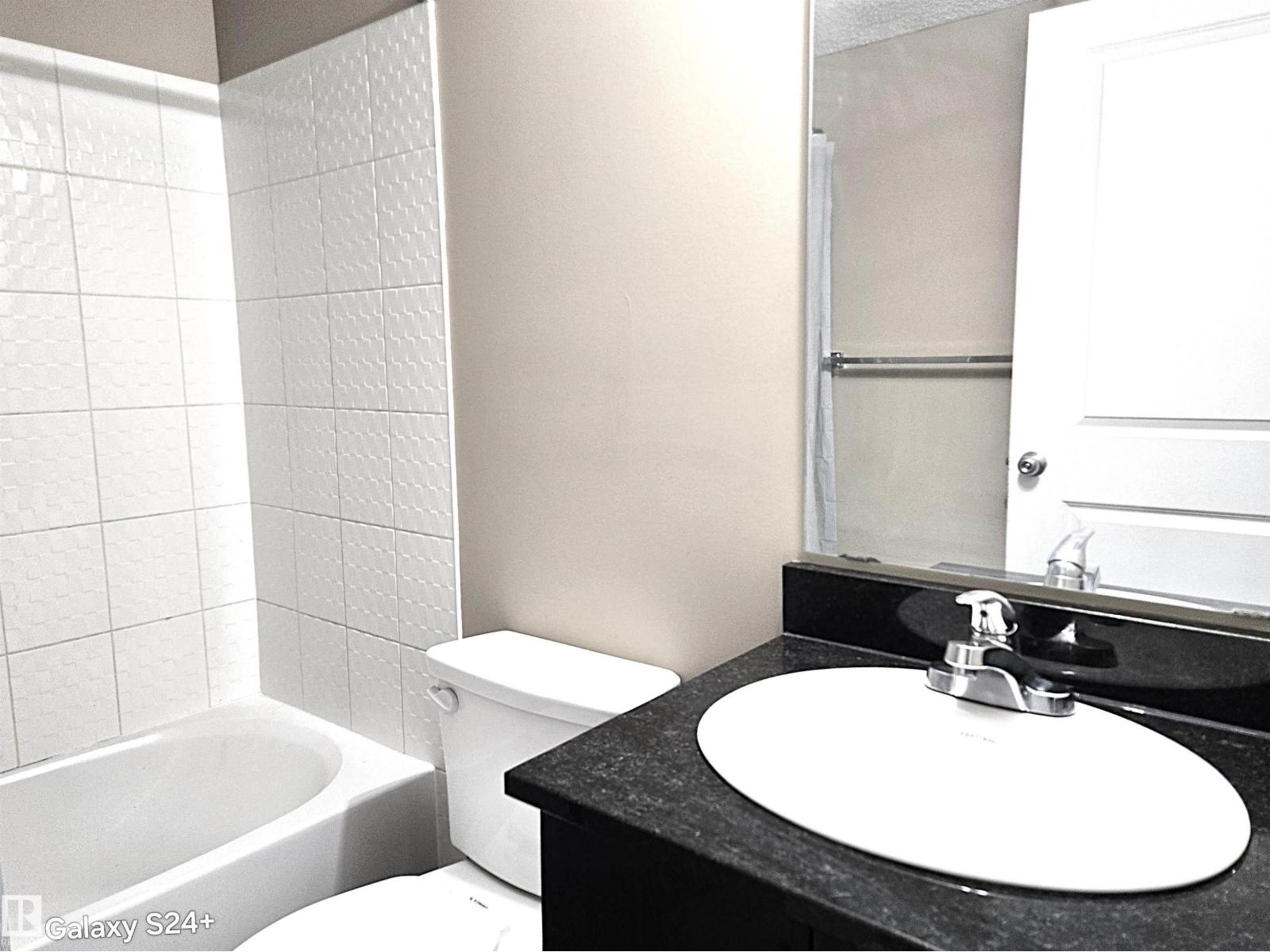 #206 3207 James Mowatt Tr Sw Property Photo 5