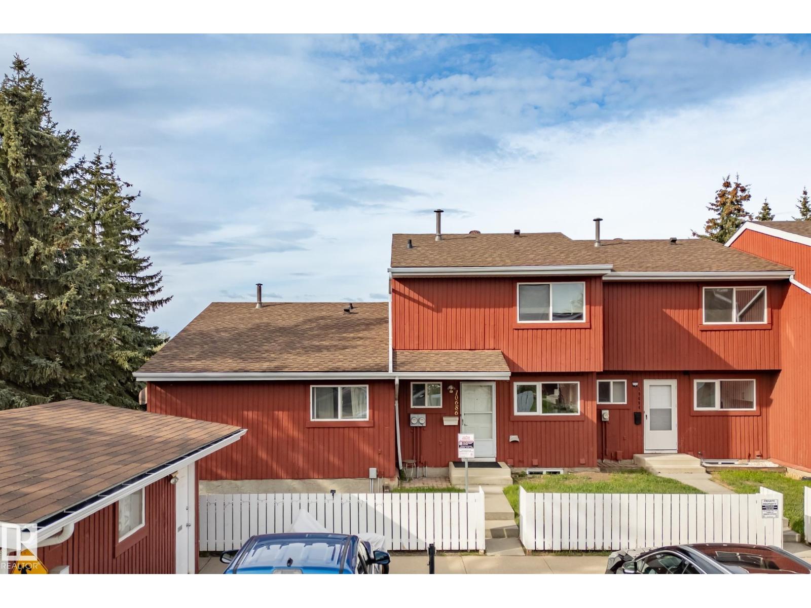 10688 Beaumaris RD NW Property Photo 1