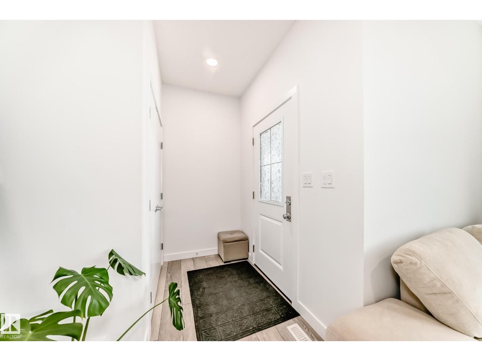 6620 46 Av Property Photo 4