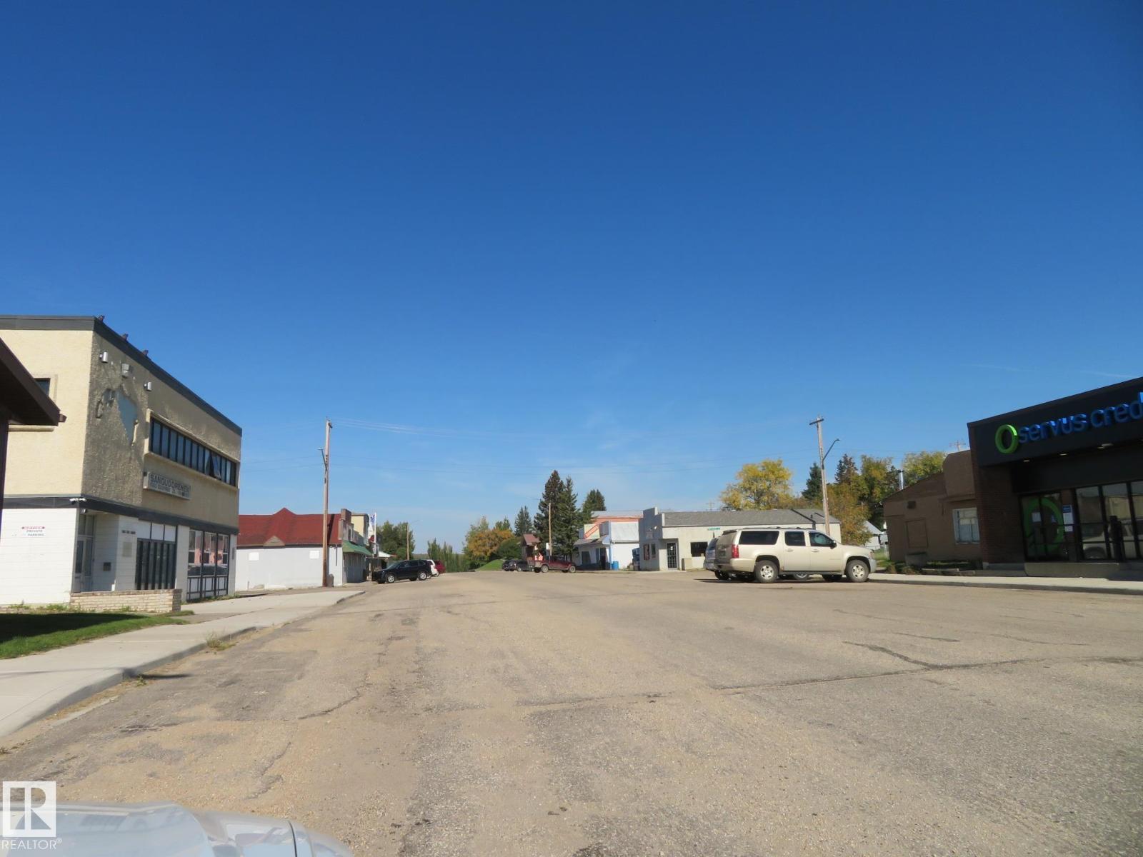 4808 50 Av Property Photo 7