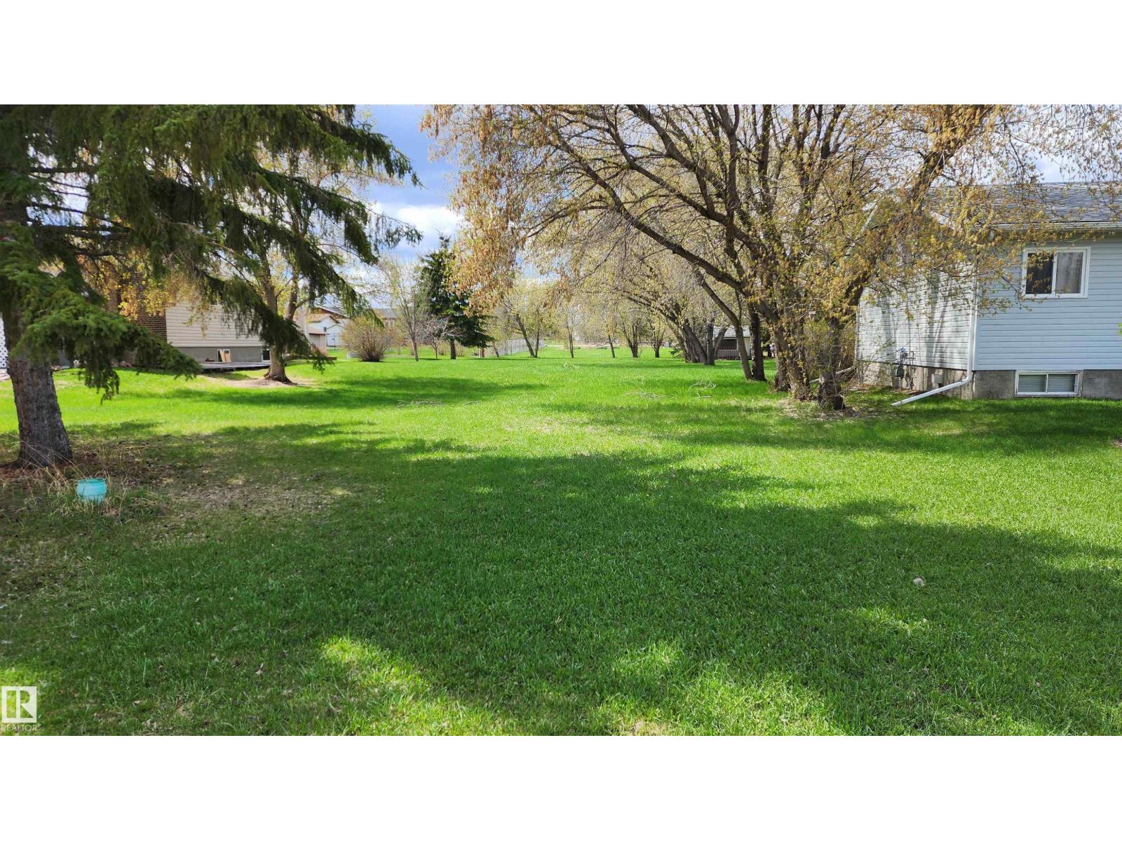 4806 48 St Property Photo 3
