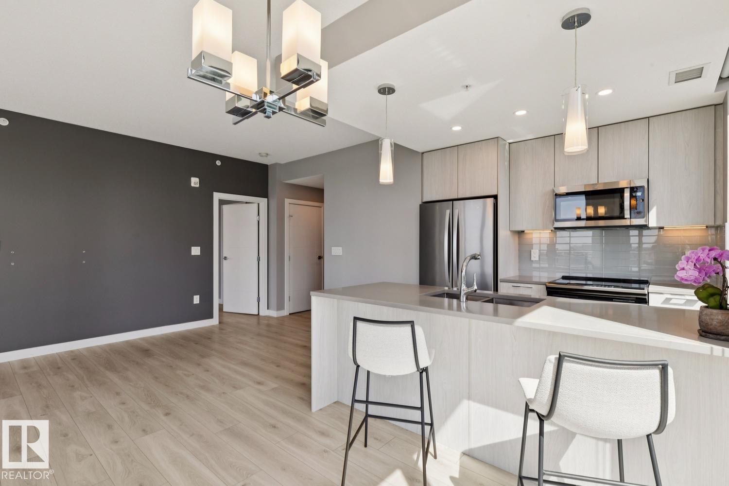 #1601 10180 103 St Nw Property Photo 15