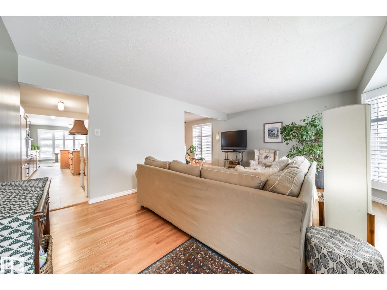 10231 46 St Nw Property Photo 2