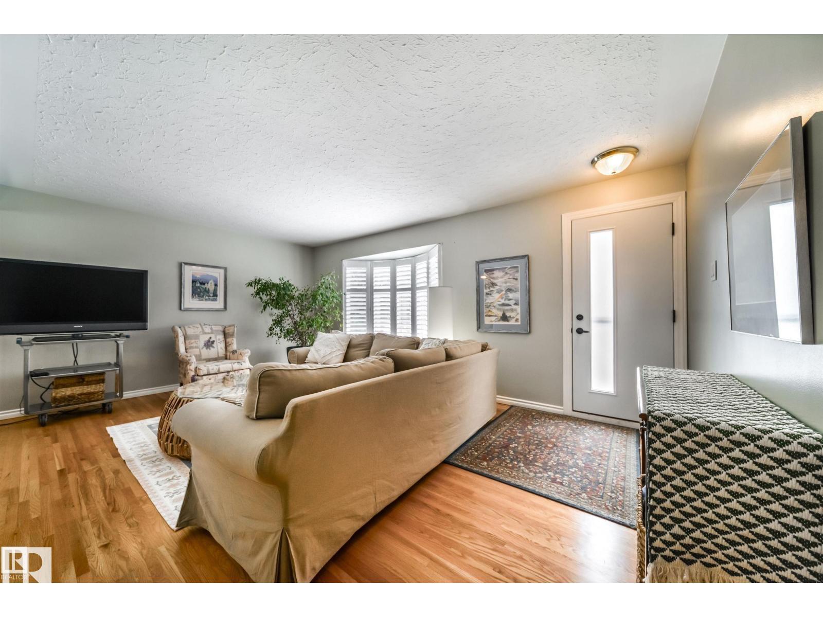 10231 46 St Nw Property Photo 3