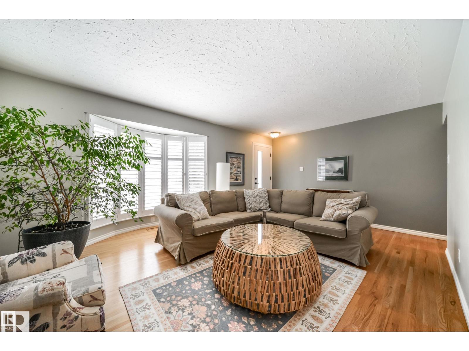 10231 46 St Nw Property Photo 4