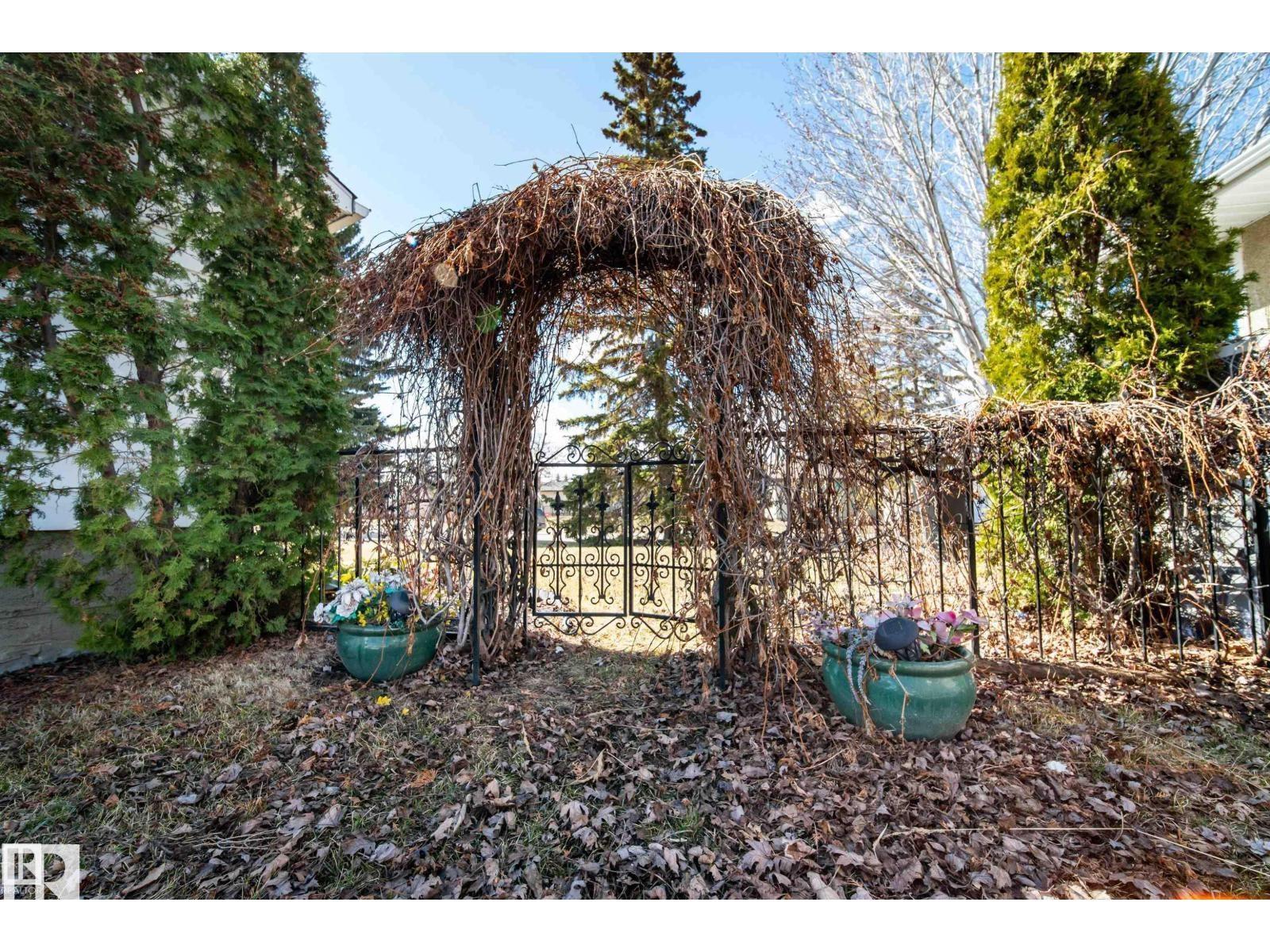 10231 46 St Nw Property Photo 28