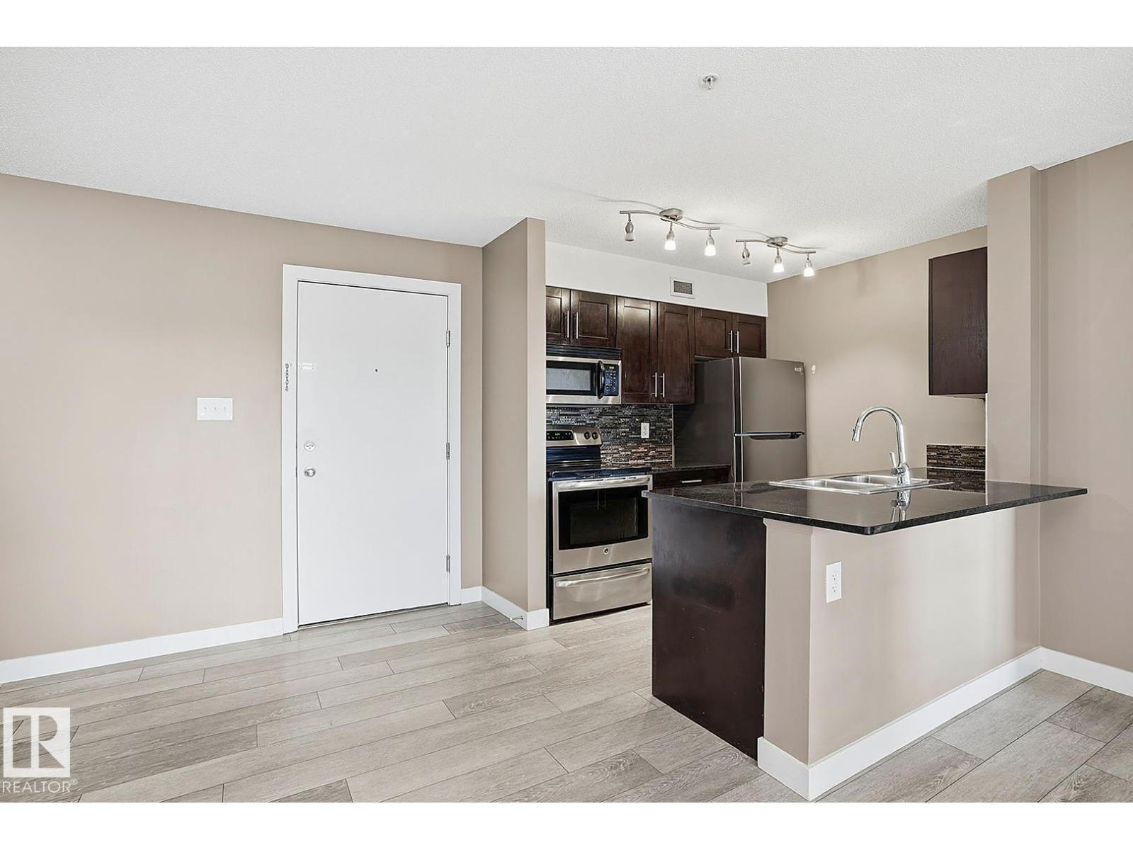#109 11803 22 Av Sw Property Photo 4