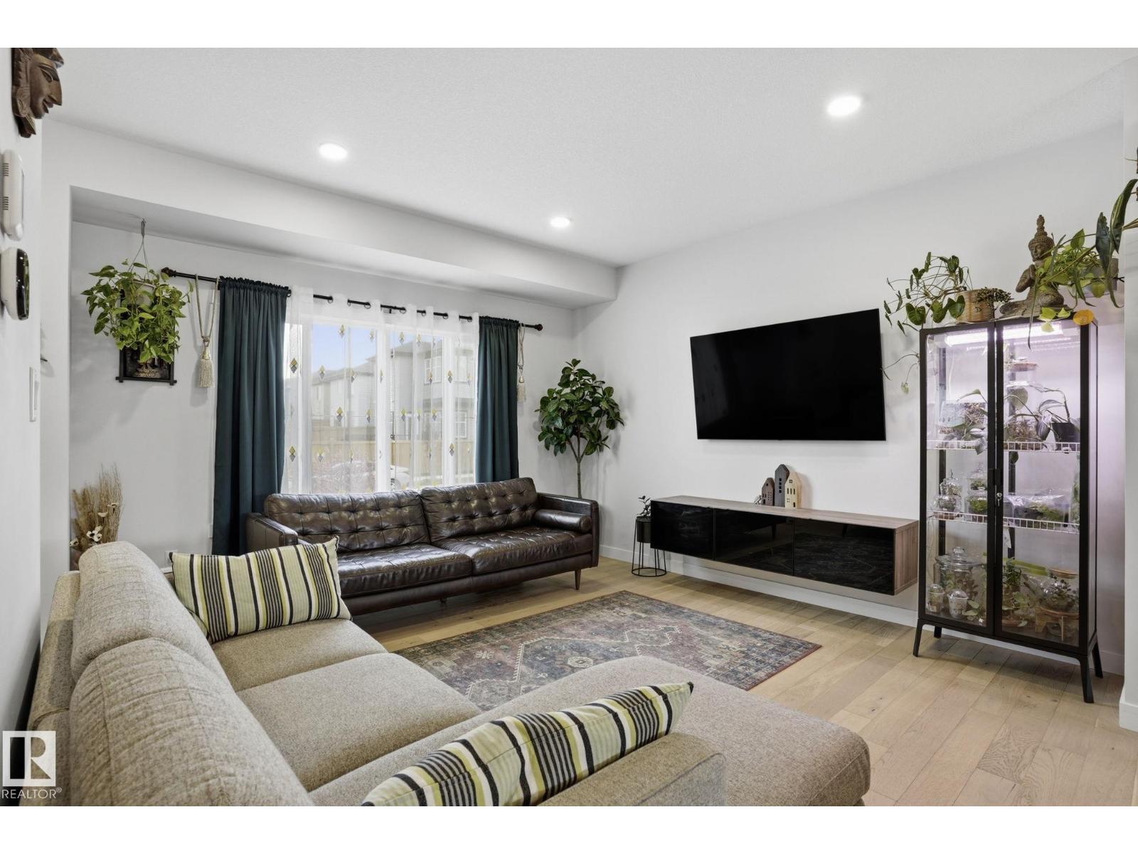 2116 159 St Sw Property Photo 4