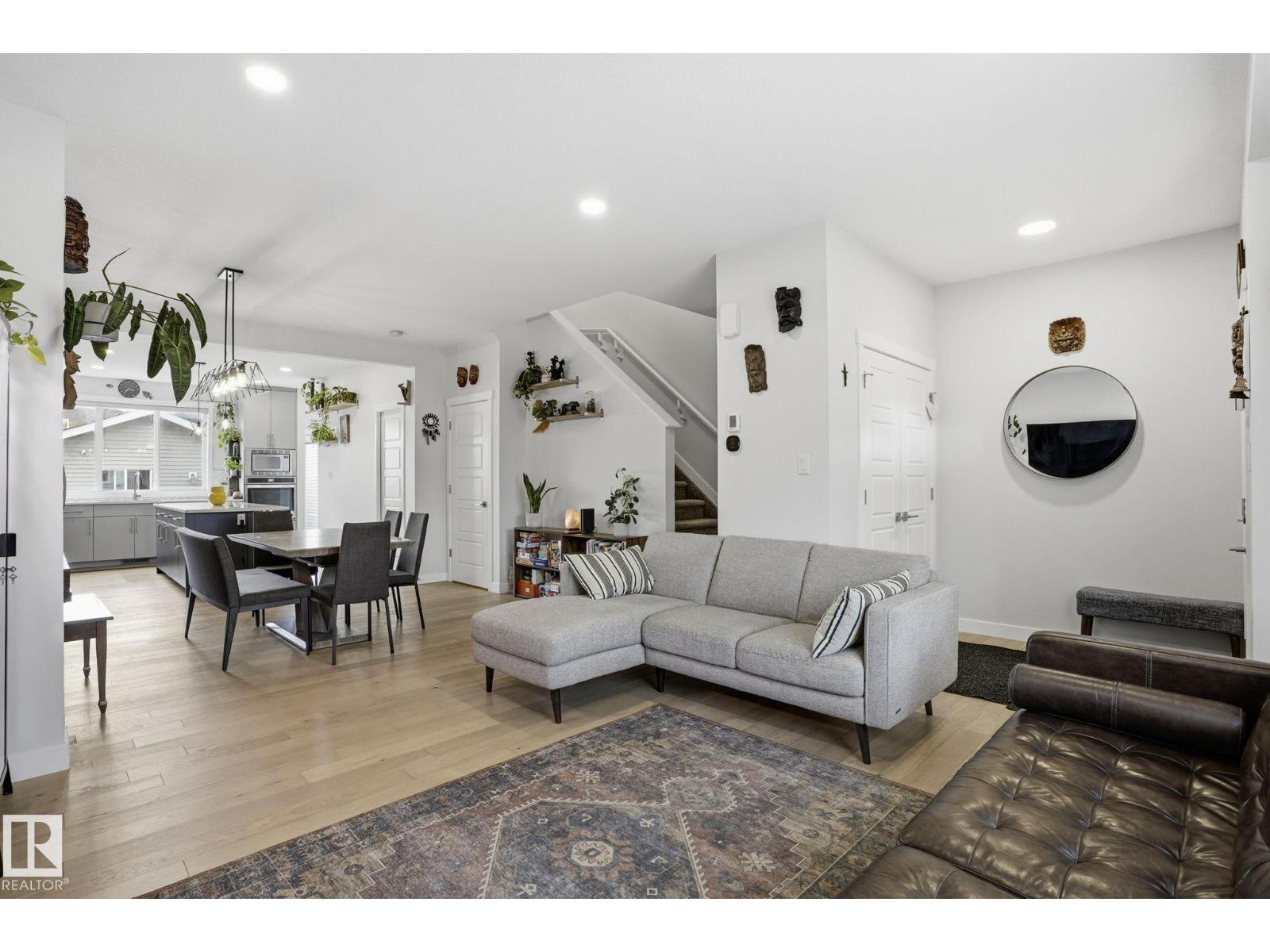2116 159 St Sw Property Photo 5