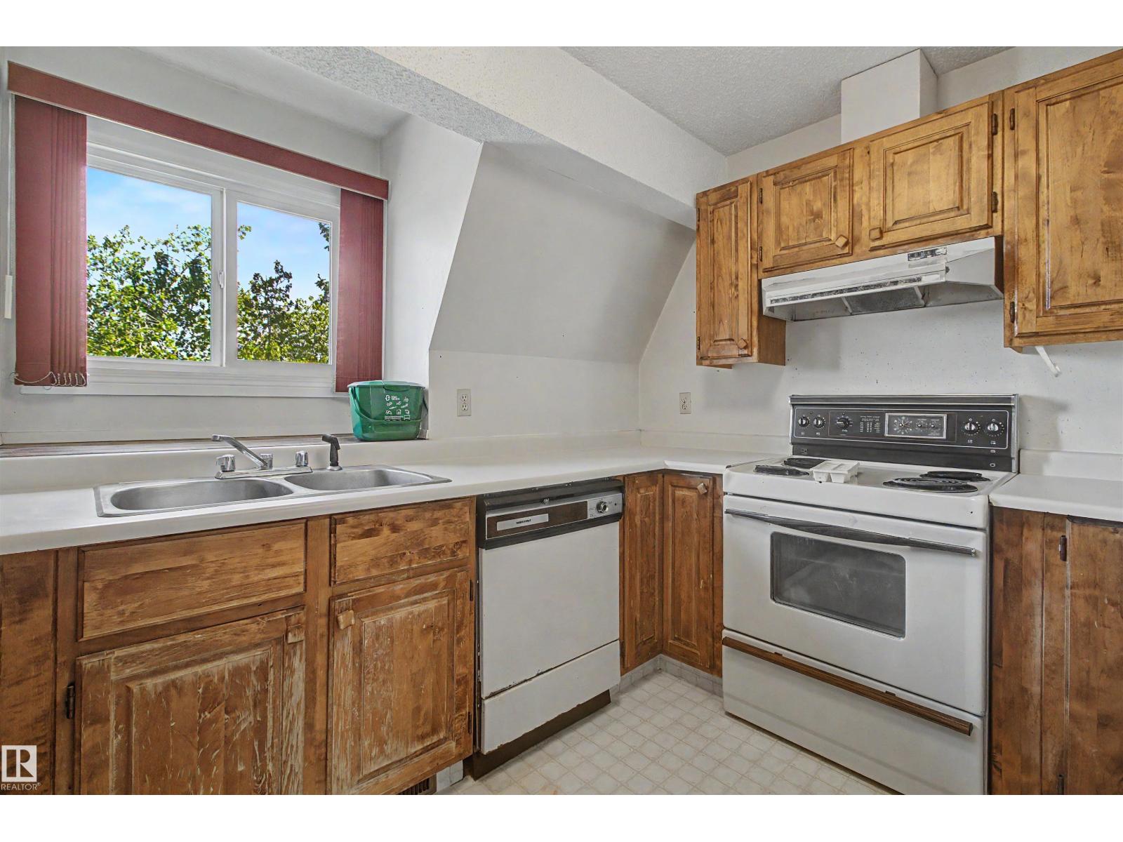 5953 40 Av Nw Property Photo 6