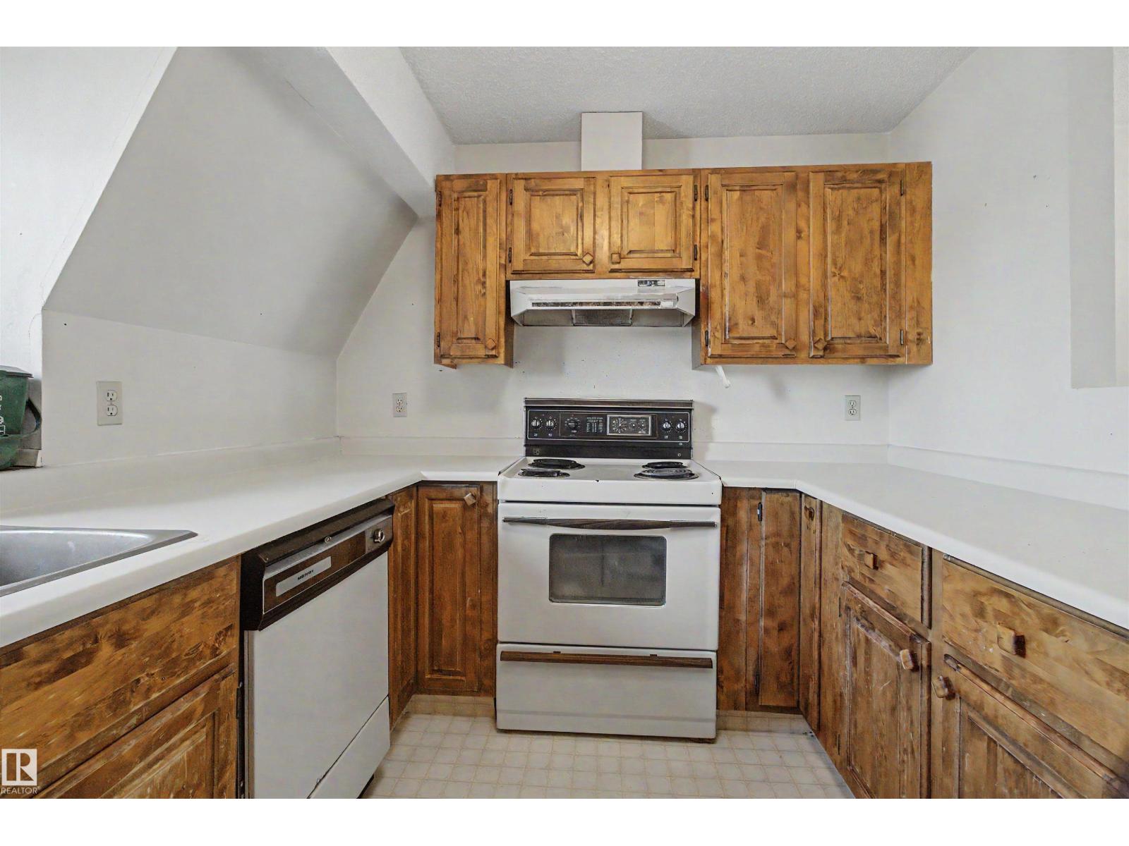 5953 40 Av Nw Property Photo 7