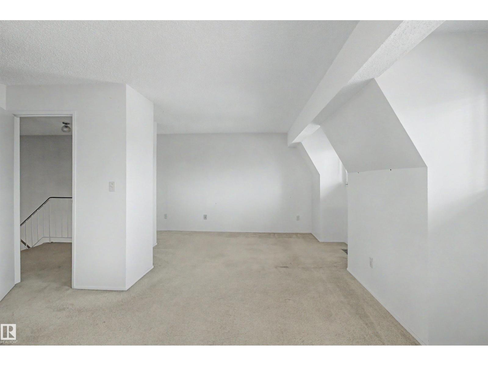 5953 40 Av Nw Property Photo 10