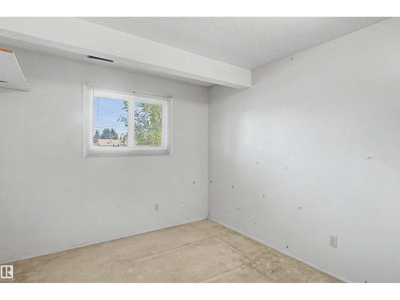 5953 40 Av Nw Property Photo 13