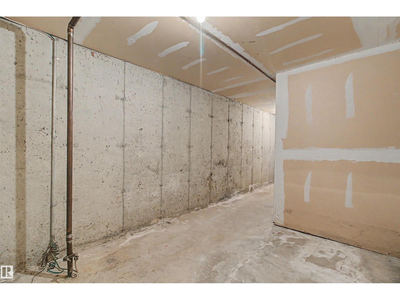 5953 40 Av Nw Property Photo 17
