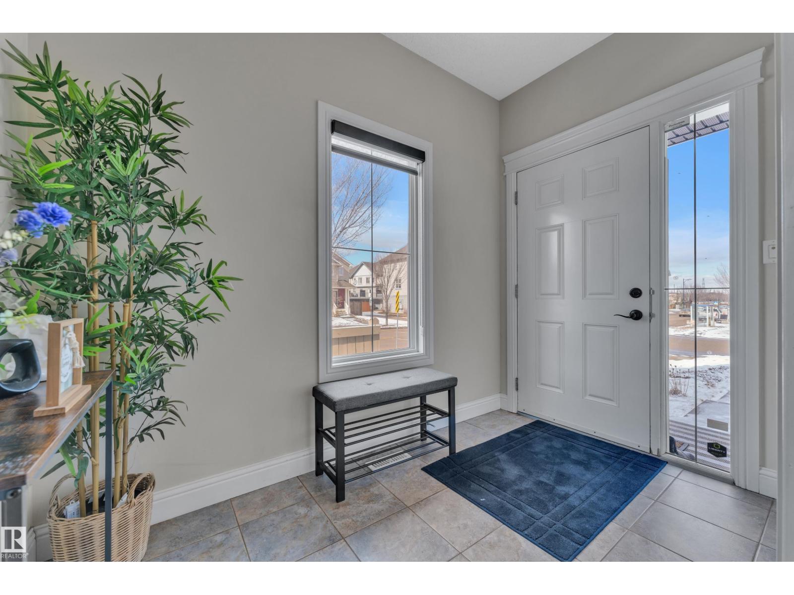 6159 12 Av Sw Property Photo 4