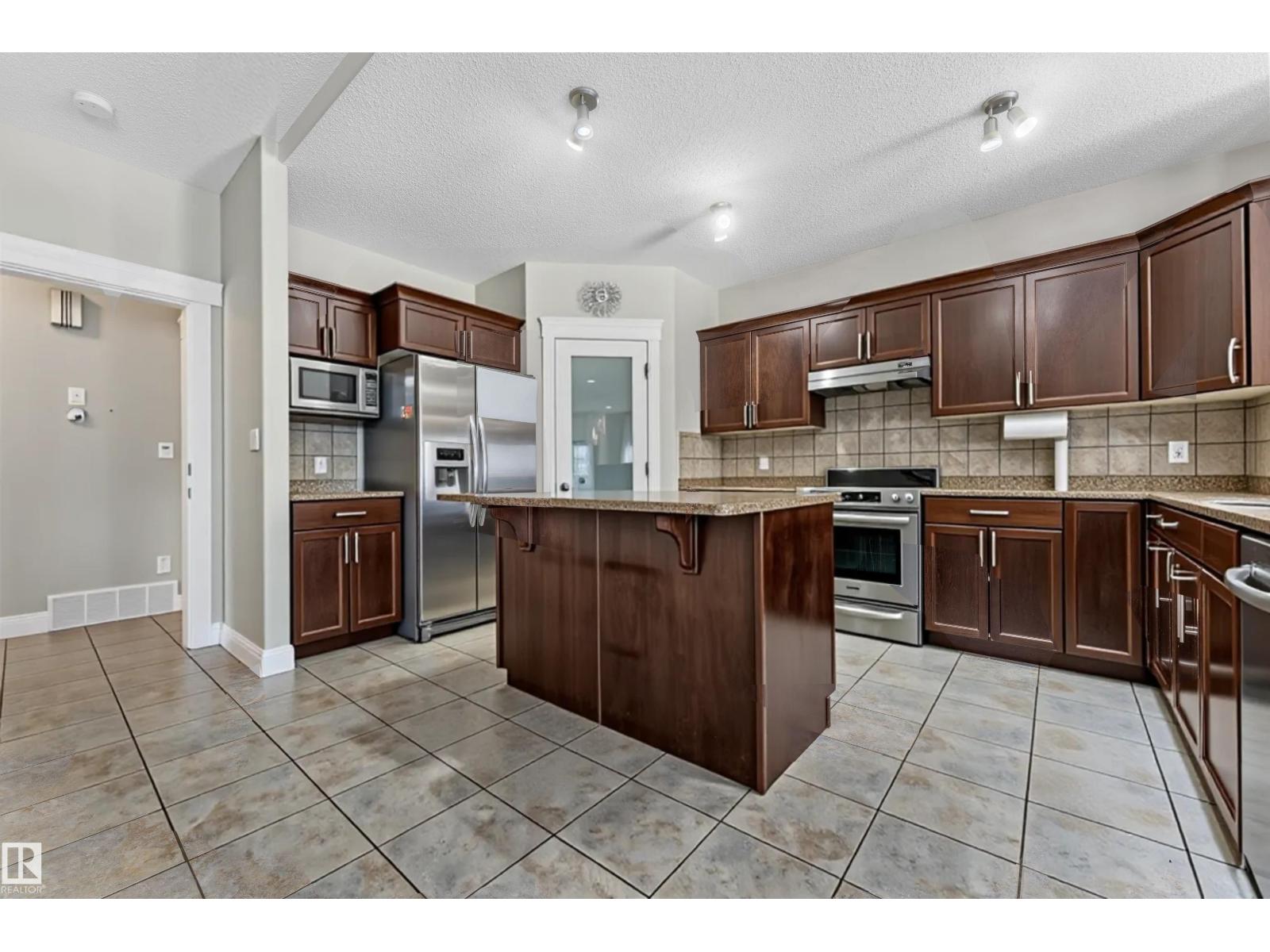 6159 12 Av Sw Property Photo 12