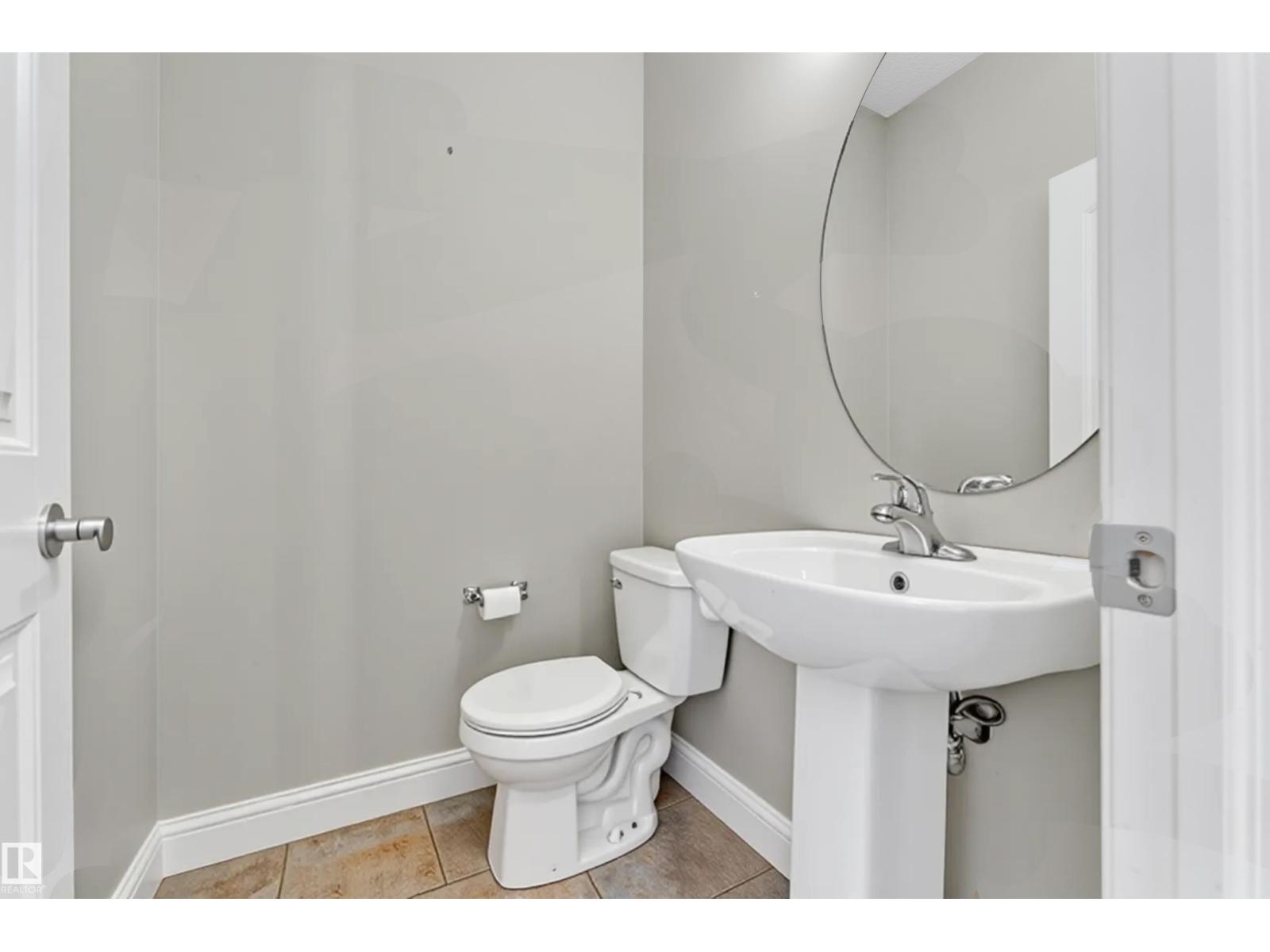 6159 12 Av Sw Property Photo 13