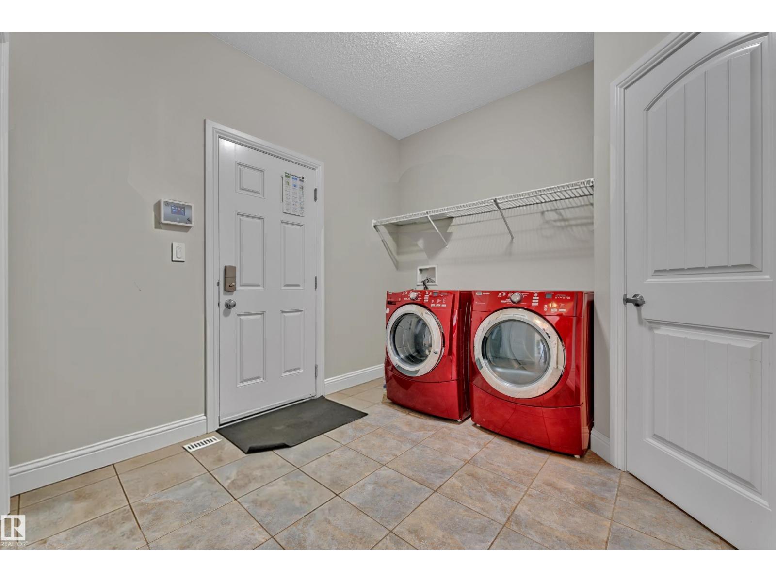 6159 12 Av Sw Property Photo 14