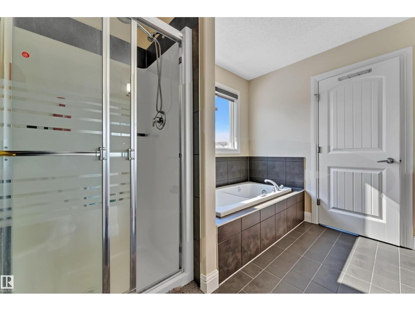 6159 12 Av Sw Property Photo 17