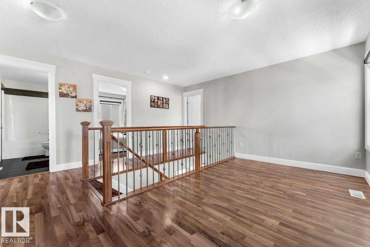 6159 12 Av Sw Property Photo 18