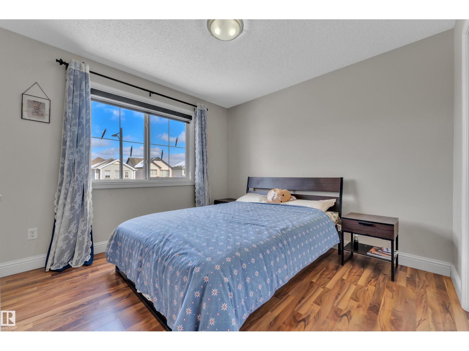6159 12 Av Sw Property Photo 20