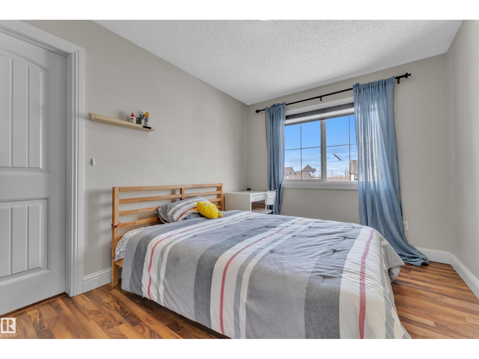 6159 12 Av Sw Property Photo 21