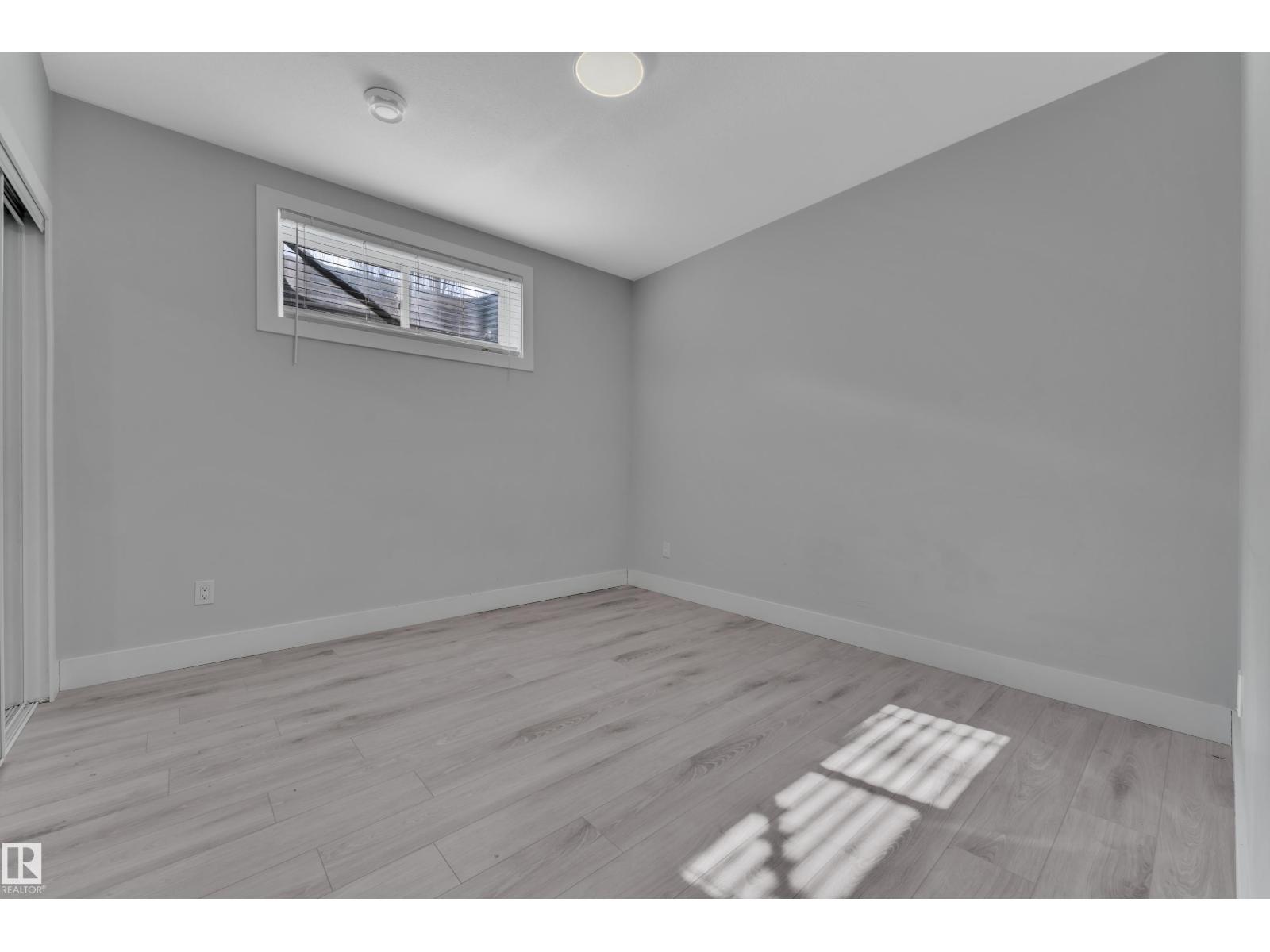 6159 12 Av Sw Property Photo 25