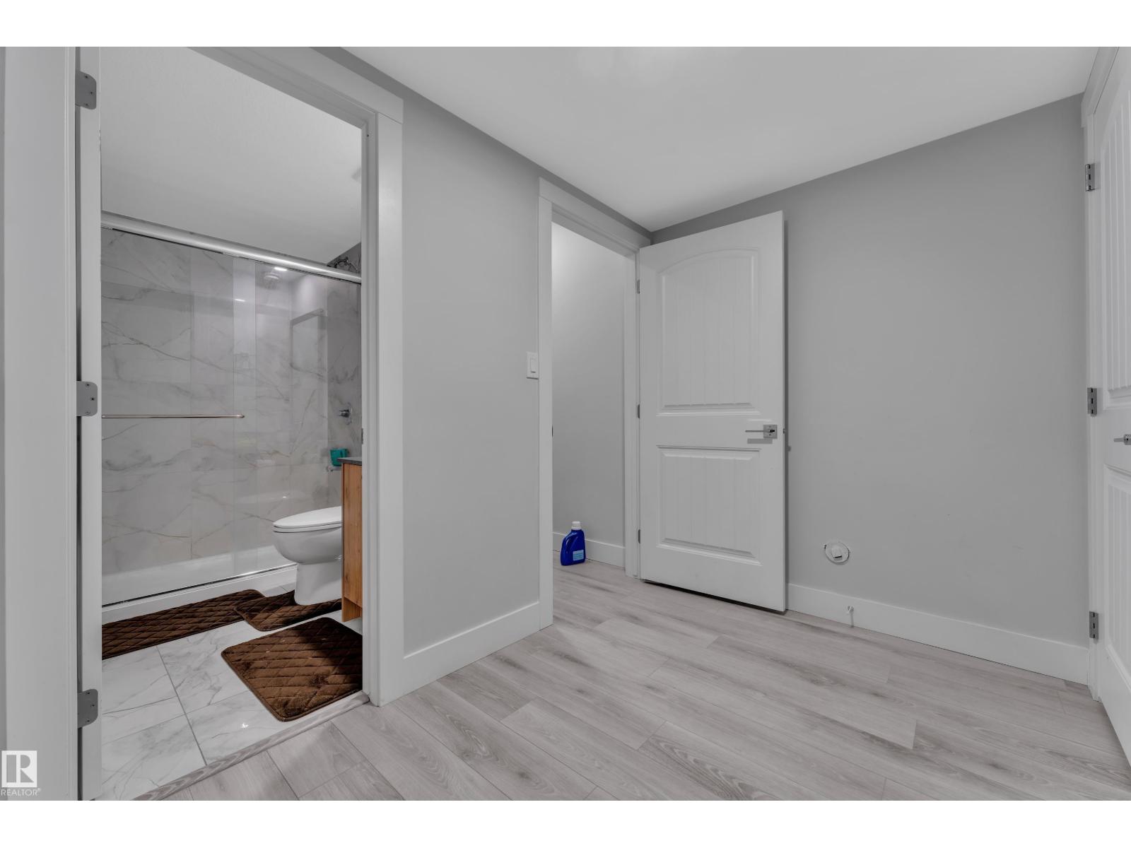 6159 12 Av Sw Property Photo 28