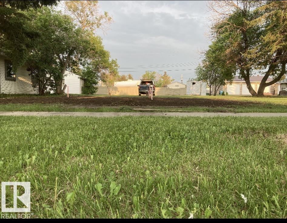 4813 50 St Property Photo 1