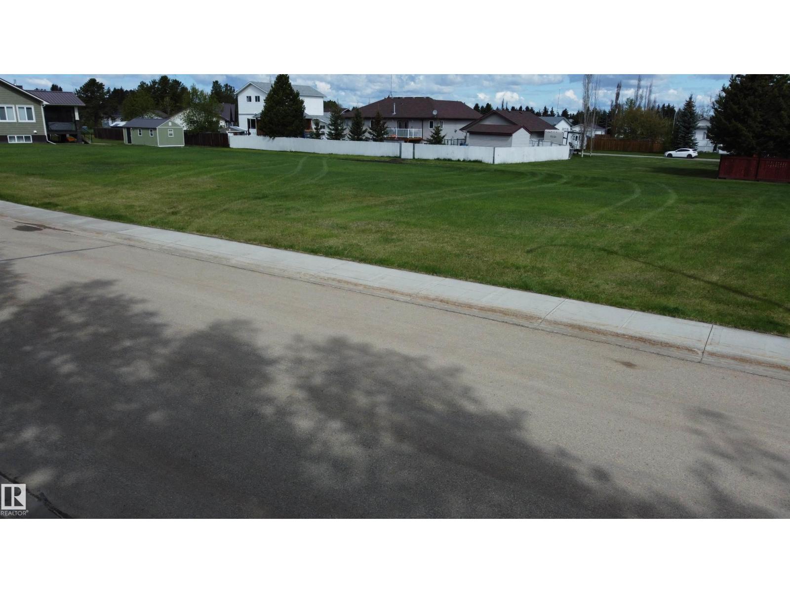 4520 50 Av Property Photo 1