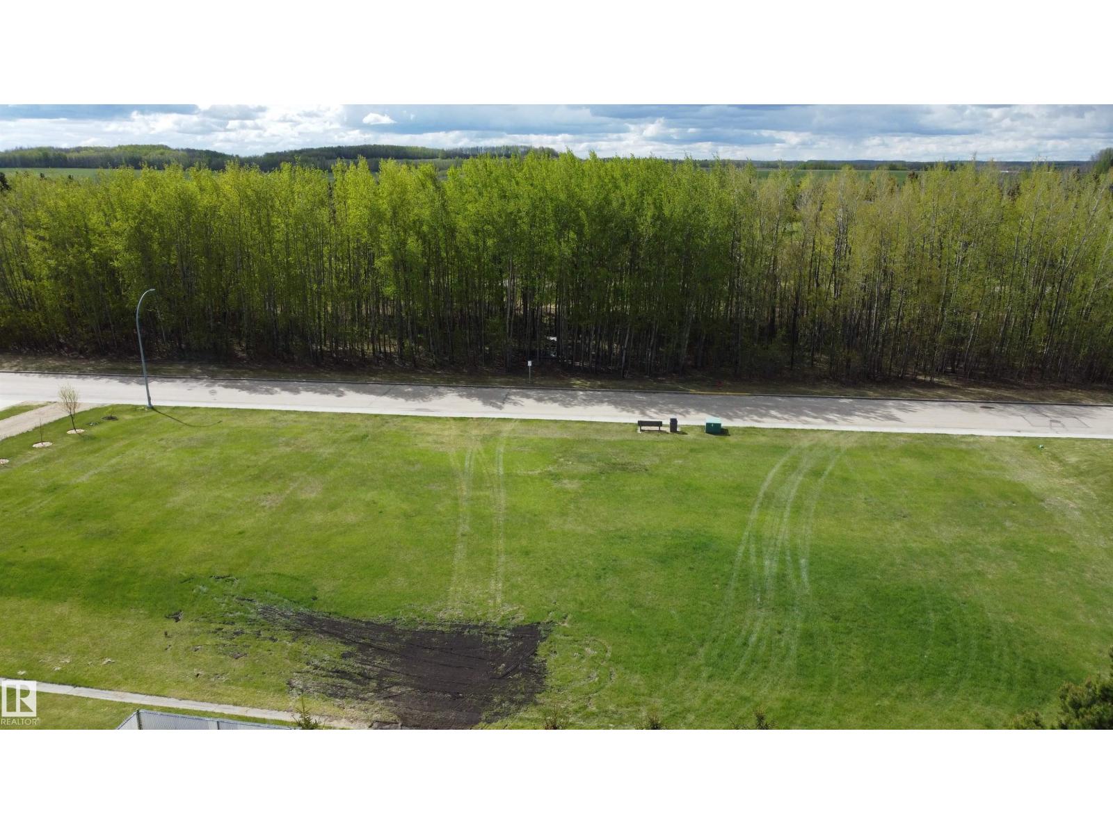 4524 50 Av Property Photo 2